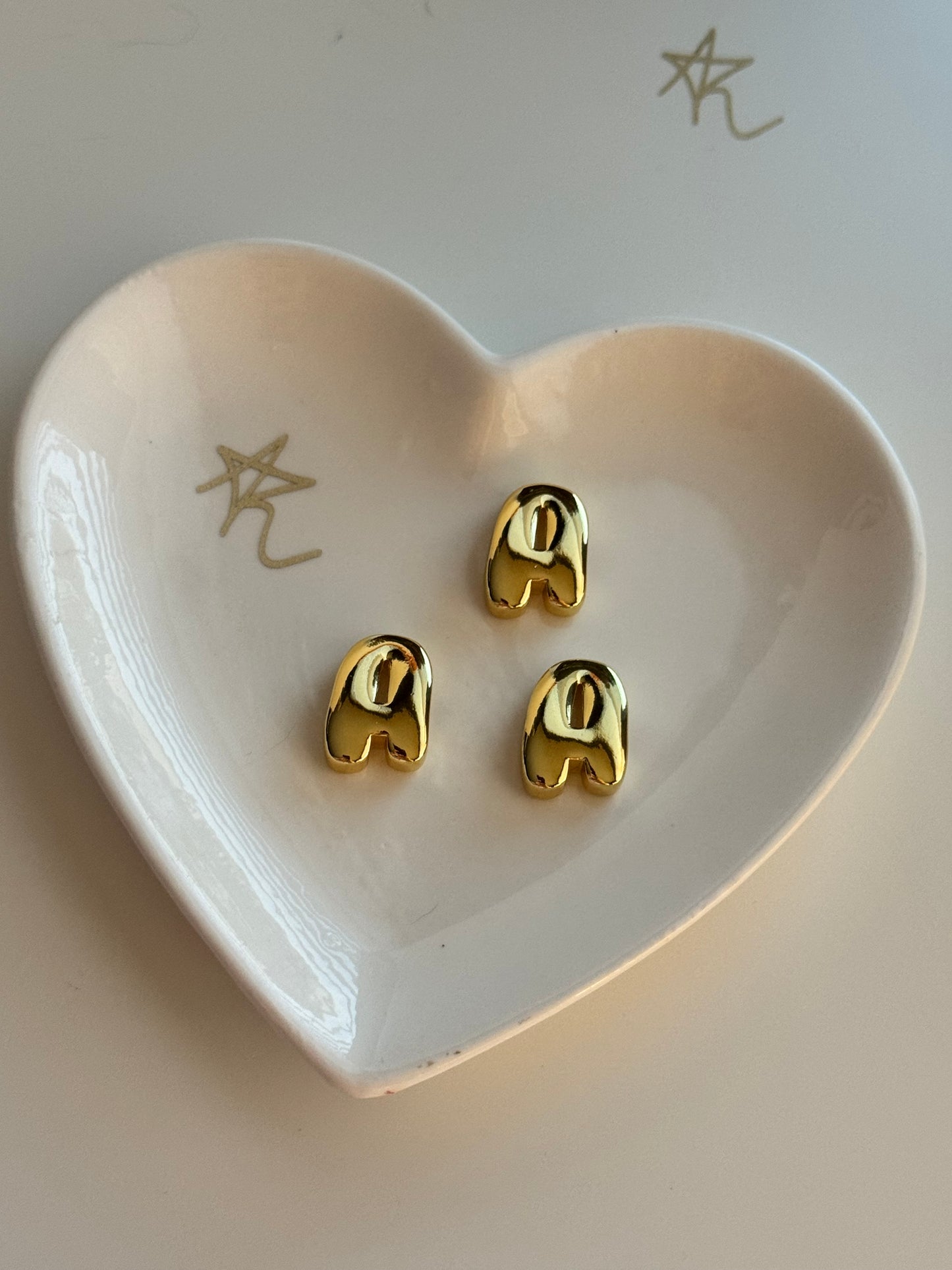 Initials | Iniciales | A