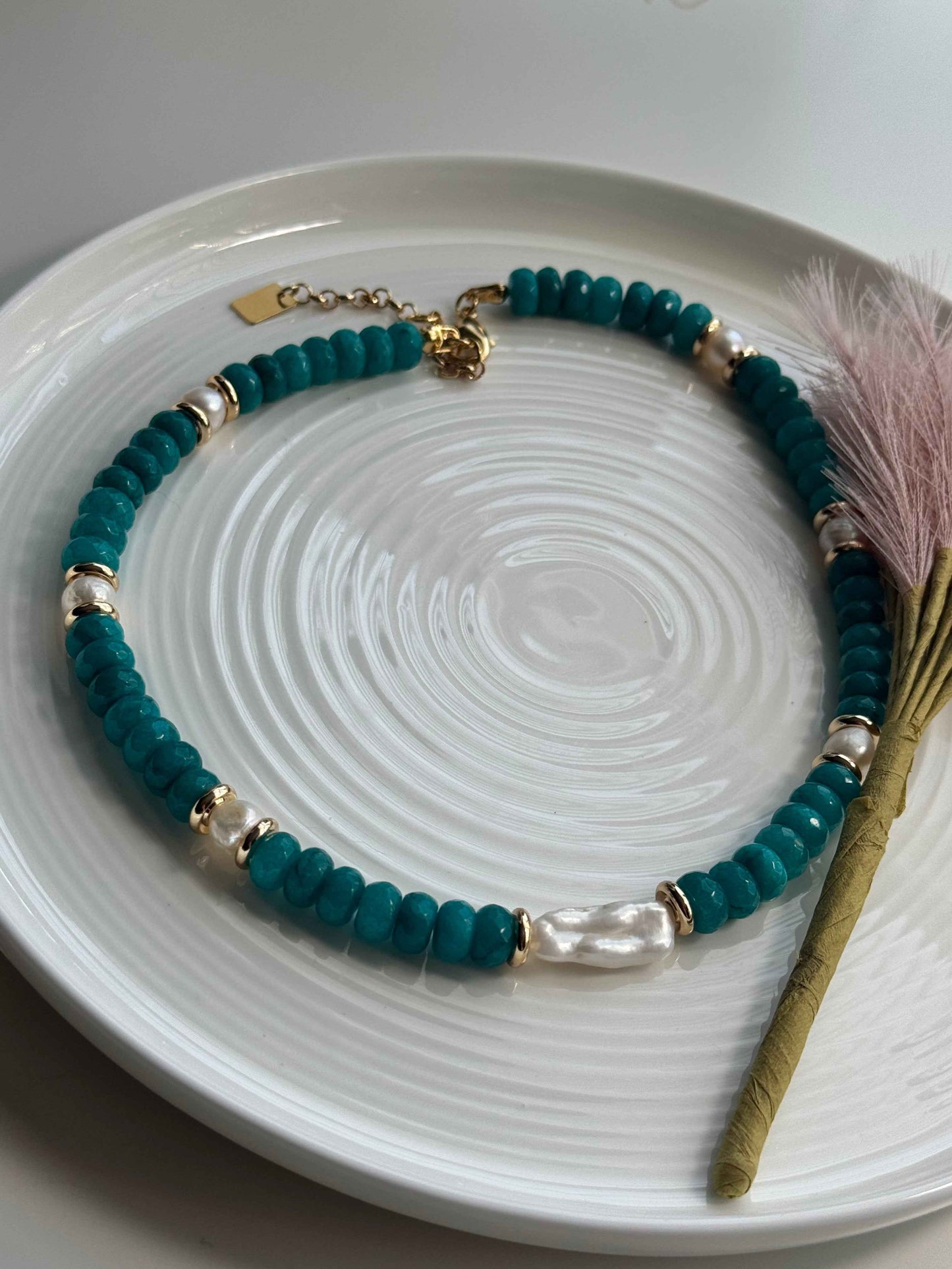 Agate necklace with pearls